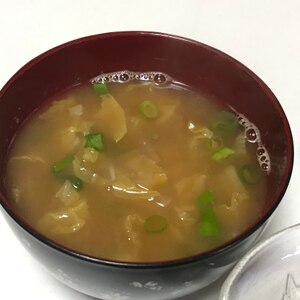 簡単♪ほっこりやさしい♪たっぷり白菜のお味噌汁